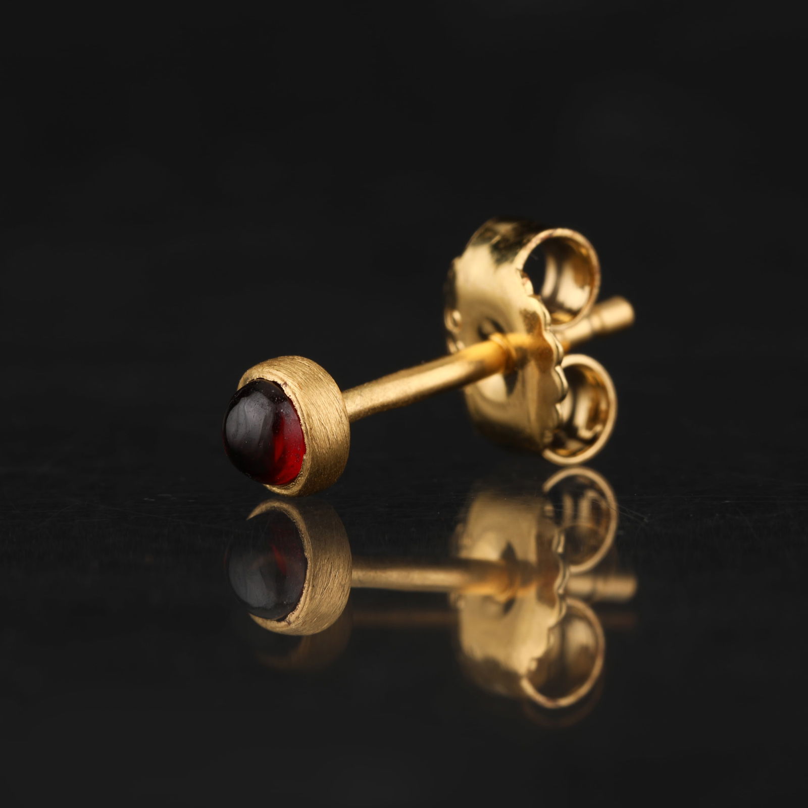 Earrings: Garnet CAB Round 3.00mm (1 of 6)