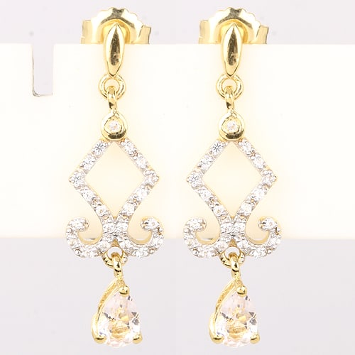 Earrings: Morganite Pears 6x4mm: No Reserve! Title: Earrings: Morganite Pears 6x4mm Description: Morganite Pears 6x4mm - 2Pcs + White Topaz Round 1.30mm - 2Pcs + White Topaz Round 1.00mm - 40Pcs Date/Period: After 2000 Materials: 925