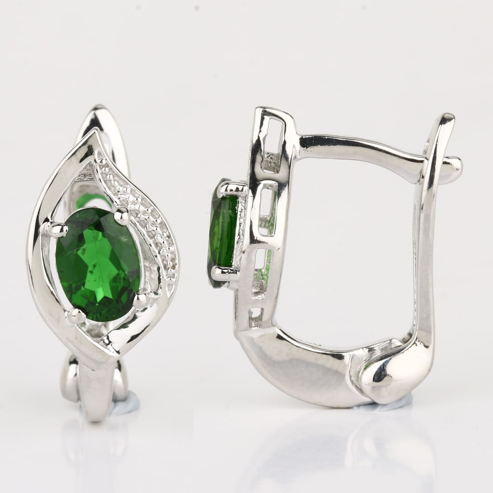 Earrings: Chrome-Diopside Oval 7x5mm: No Reserve! Title: Earrings: Chrome-Diopside Oval 7x5mm Description: Chrome-Diopside Oval 7x5mm - 2Pcs Date/Period: After 2000 Materials: 925 Silver W/Rhodium Gross Weight: 4.83 Gem Weight: 1.4 Dia