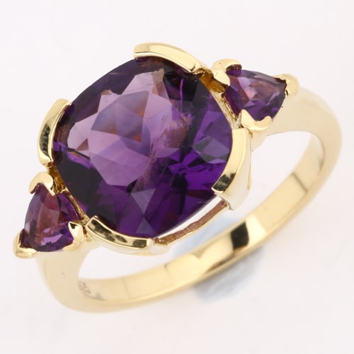 Ring: African Amethyst Cushion 10.00mm: No Reserve! Title: Ring: African Amethyst Cushion 10.00mm Description: African Amethyst Cushion 10.00mm - 1Pcs + African Amethyst Trillion 4.00mm - 2Pcs Date/Period: After 2000 Materials: 925 Silver
