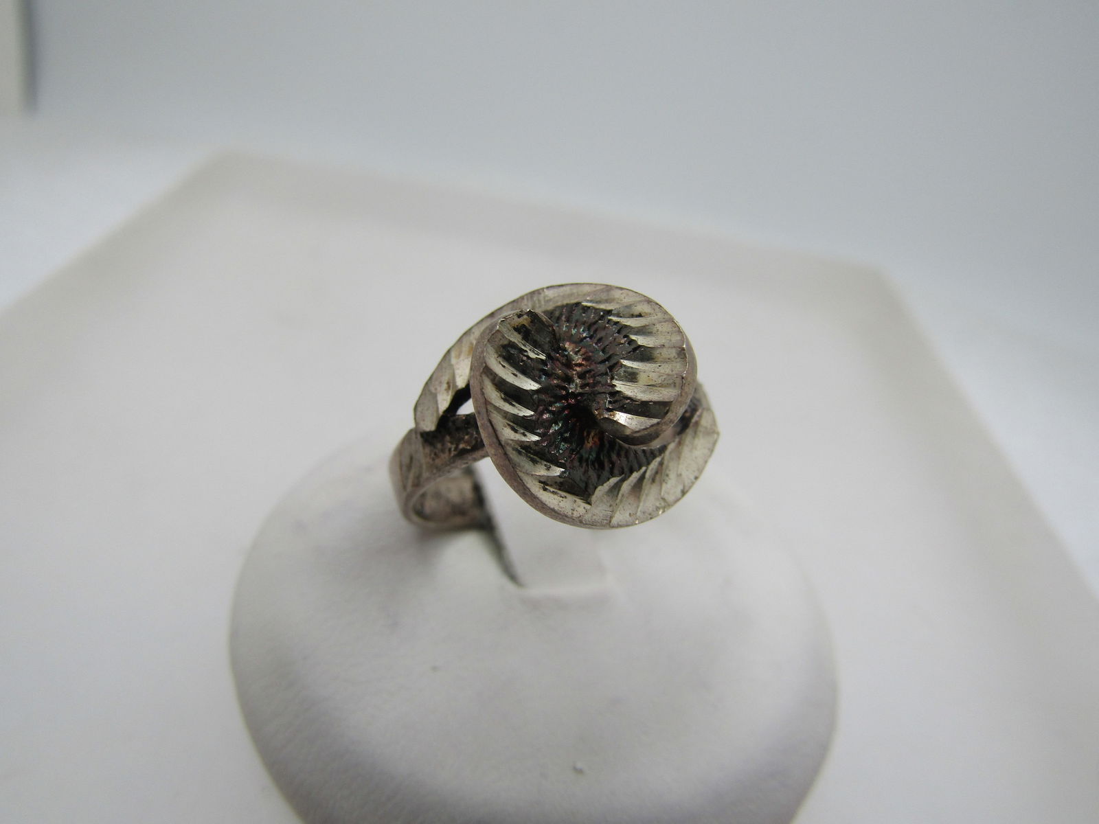 Vintage Sterling Inlocking Curved Ring, Sz. 7.5, Diamond Cut Accents, 1960's-1970's (1 of 8)