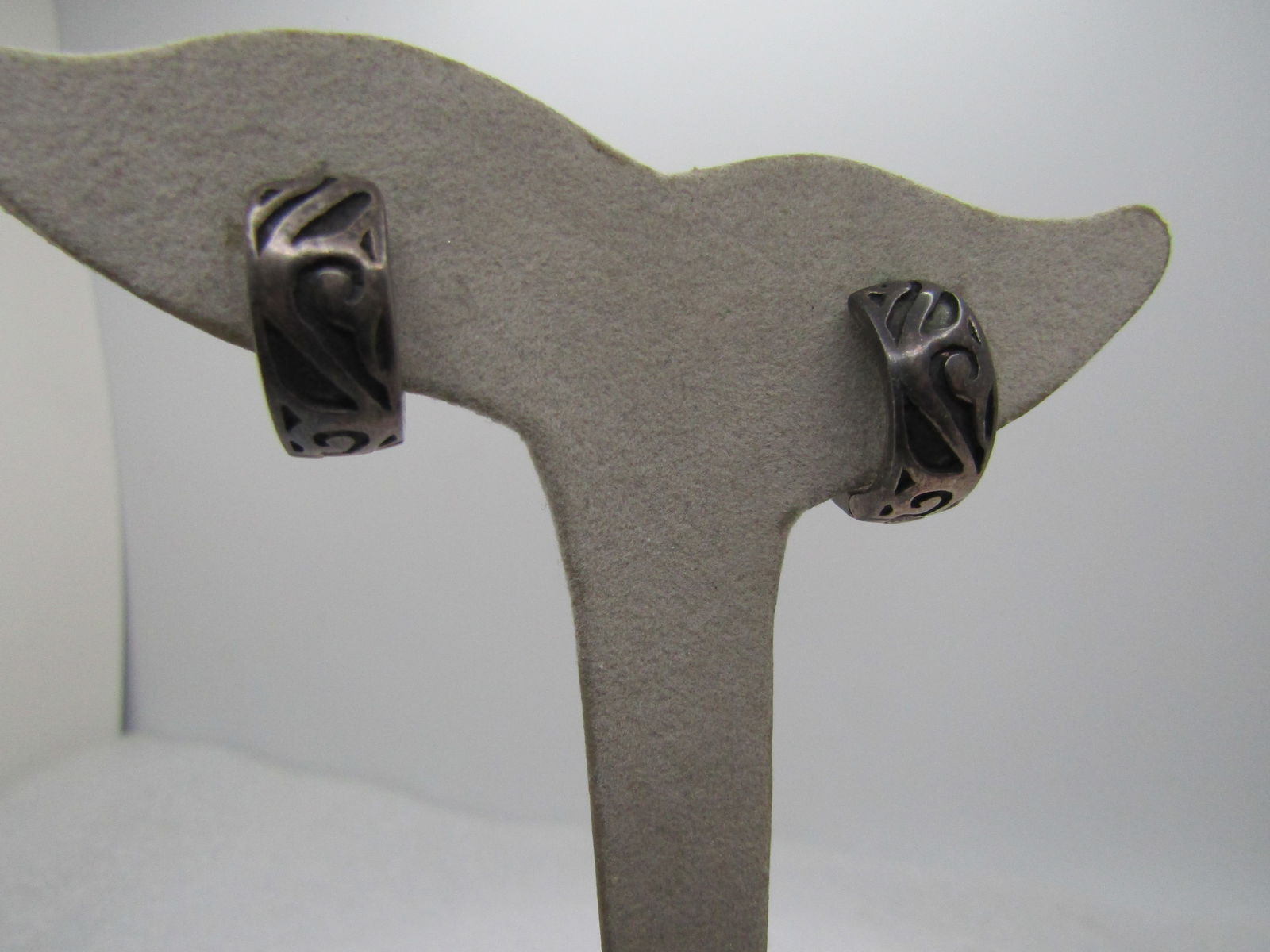 Vintage Silpada Sterling Scrolled Hoop Earring. 8mm. Signed, 1990's or Slightly After. (1 of 8)