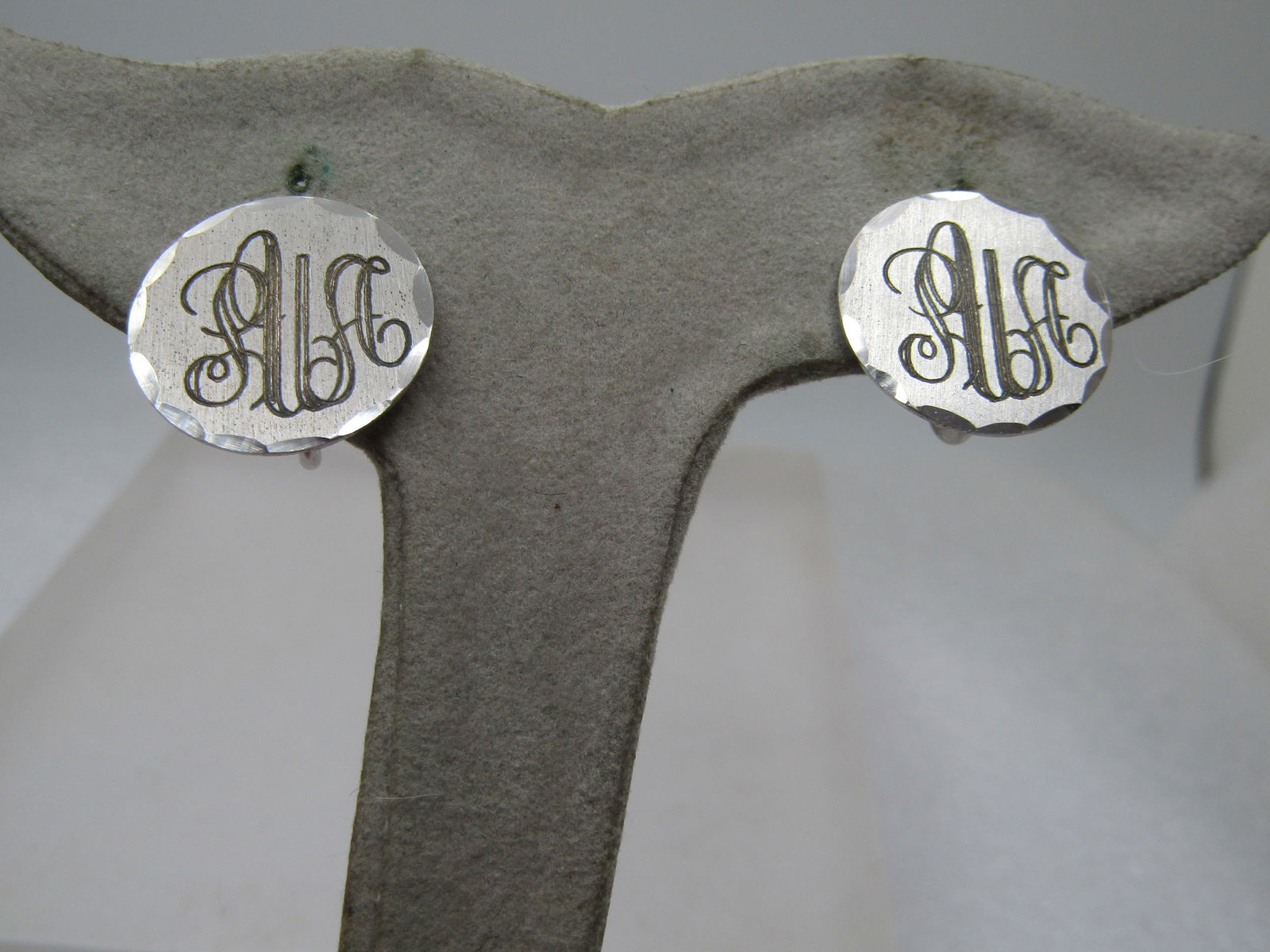 Vintage Sterling Mongrammed PUA Earrings, Screwback, Signed A & Z, 1960's-1970's: Vintage Sterling Mongrammed PUA Earrings, Screwback, Signed A & Z, 1960's-1970's. These are appx. 3/4" round with a textured or satiny finish on top and diamond cut accents around the edge. Marked