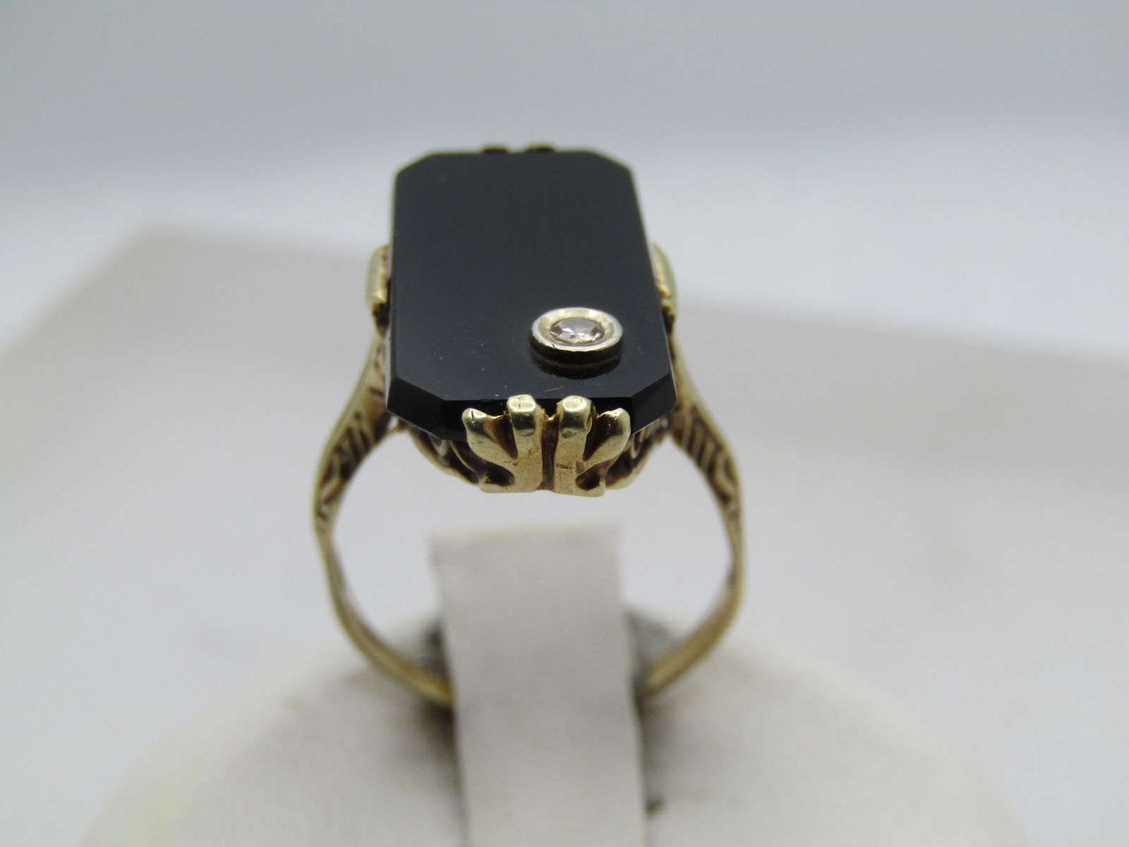 Vintage 14kt Onyx Diamond Ring, Sz. 5.25. Scrolled, Art Deco Themed - 3