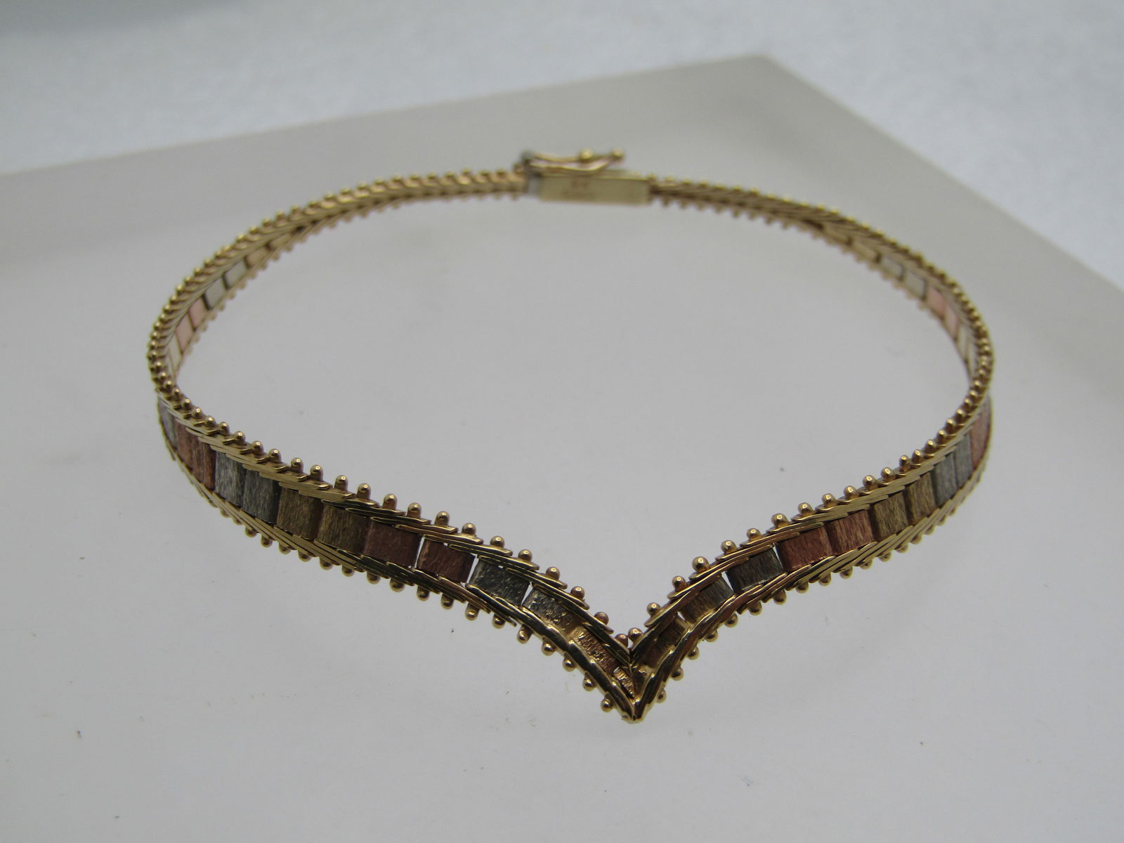 9kt Gold Tri-Color Pointed Inlaid Bracelet, Signed G*O 7",: Title:9kt Gold Tri-Color Pointed Inlaid Bracelet, Signed G*O 7", Description:9kt Gold Tri-Color Pointed Inlaid Bracelet, Signed G*O 7", this is a current bracelet that came from a friend in England.