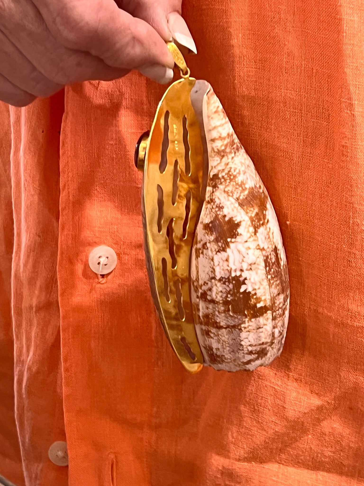 Large Conus Tulipa Shell Pendant with Antique Cameo & Agate - 4