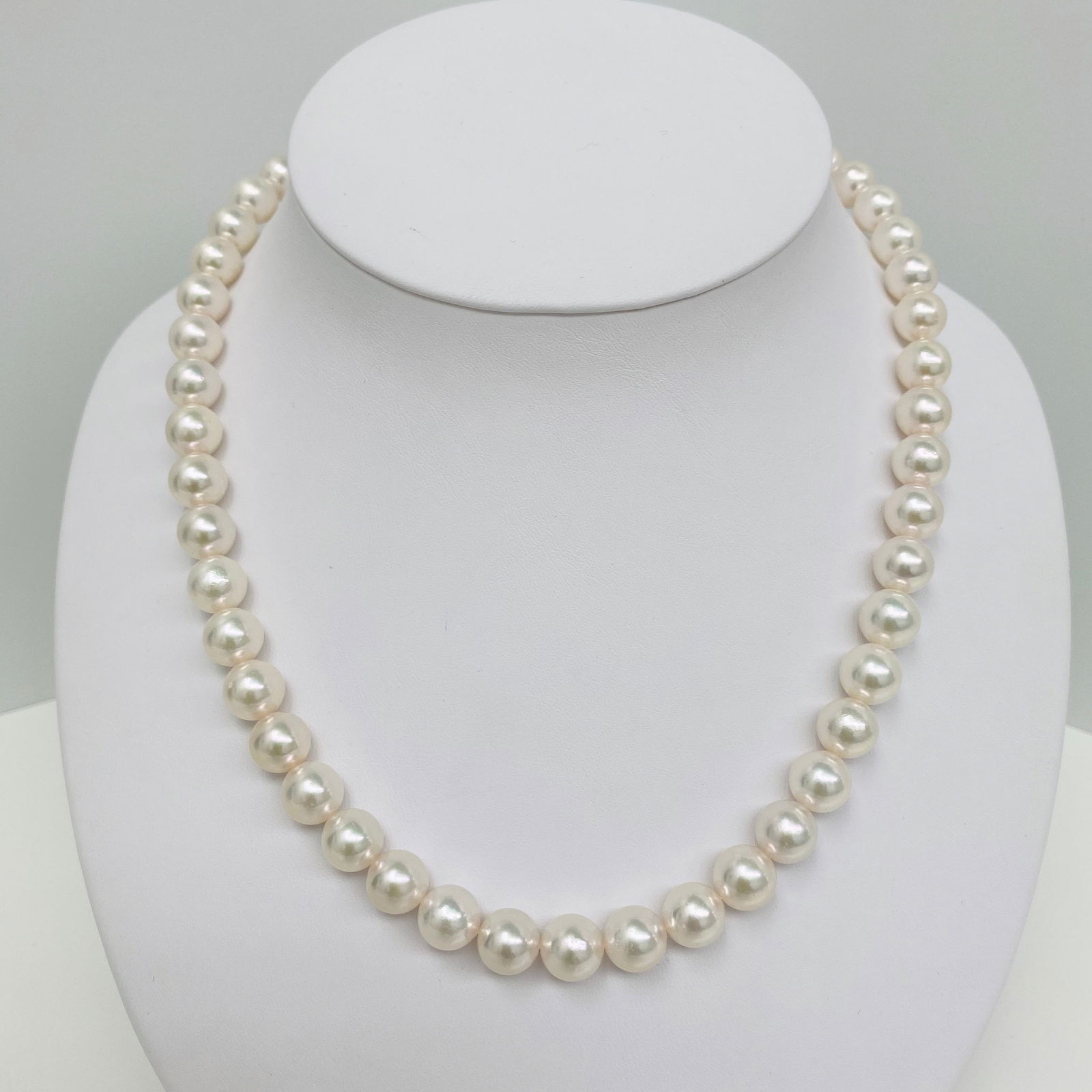 9-9.5mm Akoya Pink Overtones Round Pearl Necklace with 14k Clasp: Title:9-9.5mm Akoya Pink Overtones Round Pearl Necklace with 14k Clasp Description:AAA Quality, Japanese Akoya Large Size Pink Overtones Round Pearl Necklace, 45 pearl pieces, 18 inches hand-knotted w
