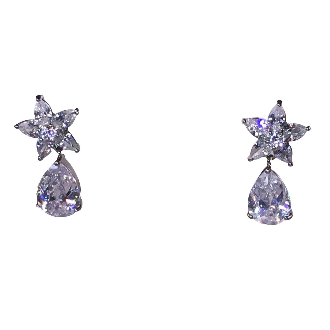 Clear Faceted Crystal Earrings with White Chrome Plating: Title:Clear Faceted Crystal Earrings with White Chrome PlatingDescription:Clear Faceted Crystal Earrings with White Chrome Plating. Earrings measure 1" long by 1/2" wide. Earrings are for pierced