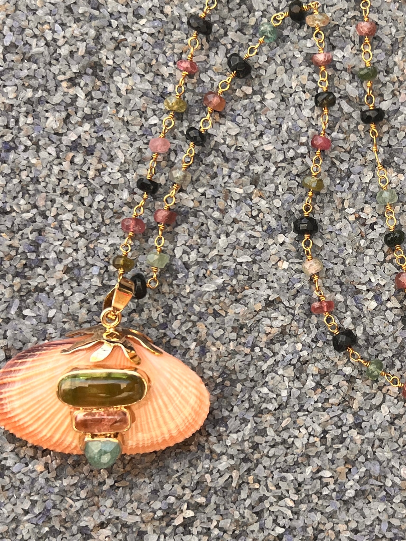 Cockle Brooch with Pink, Green and Blue Toumalines - 2