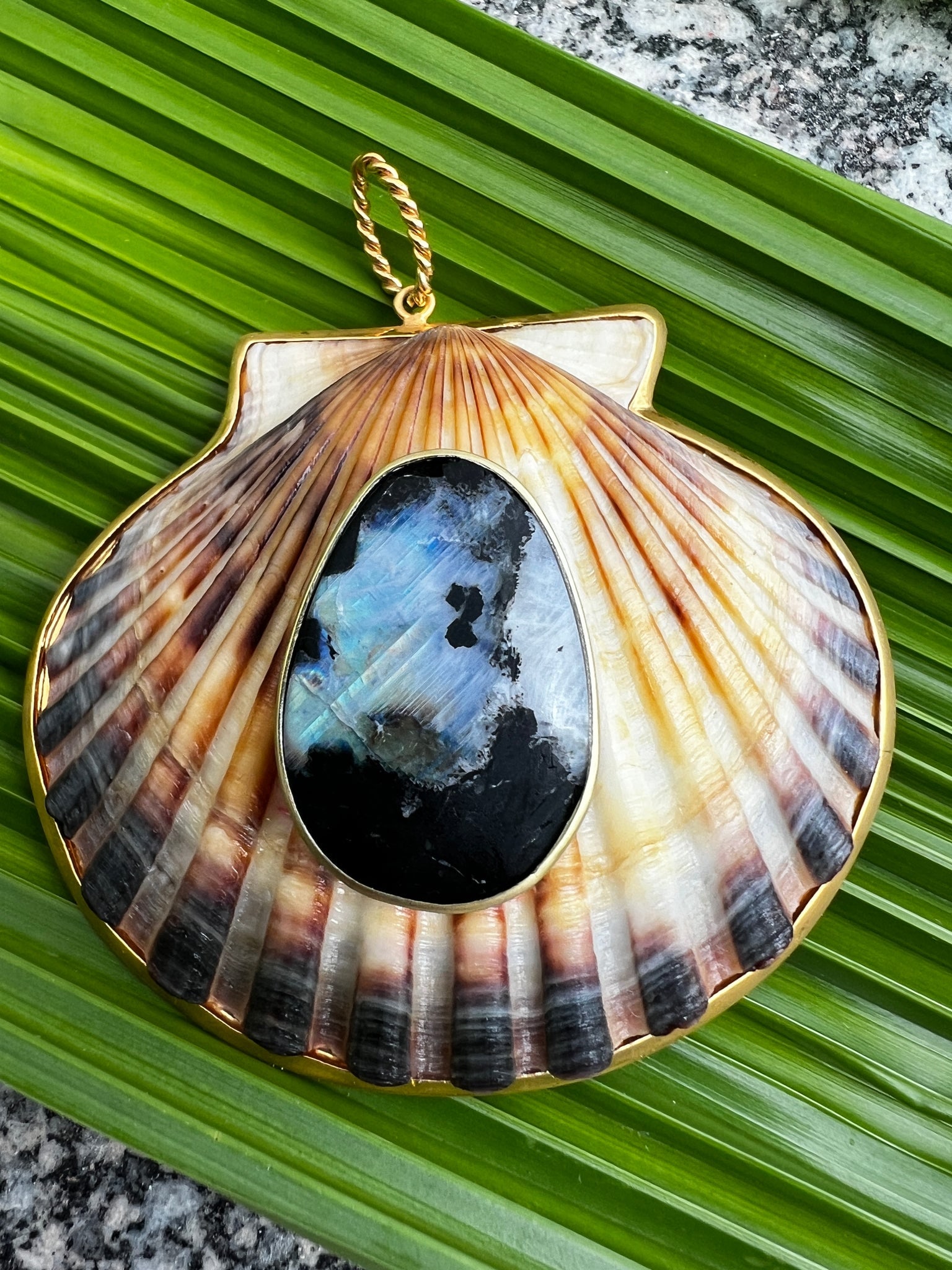 St. James Scallop Pendant set with Opal (1 of 2)