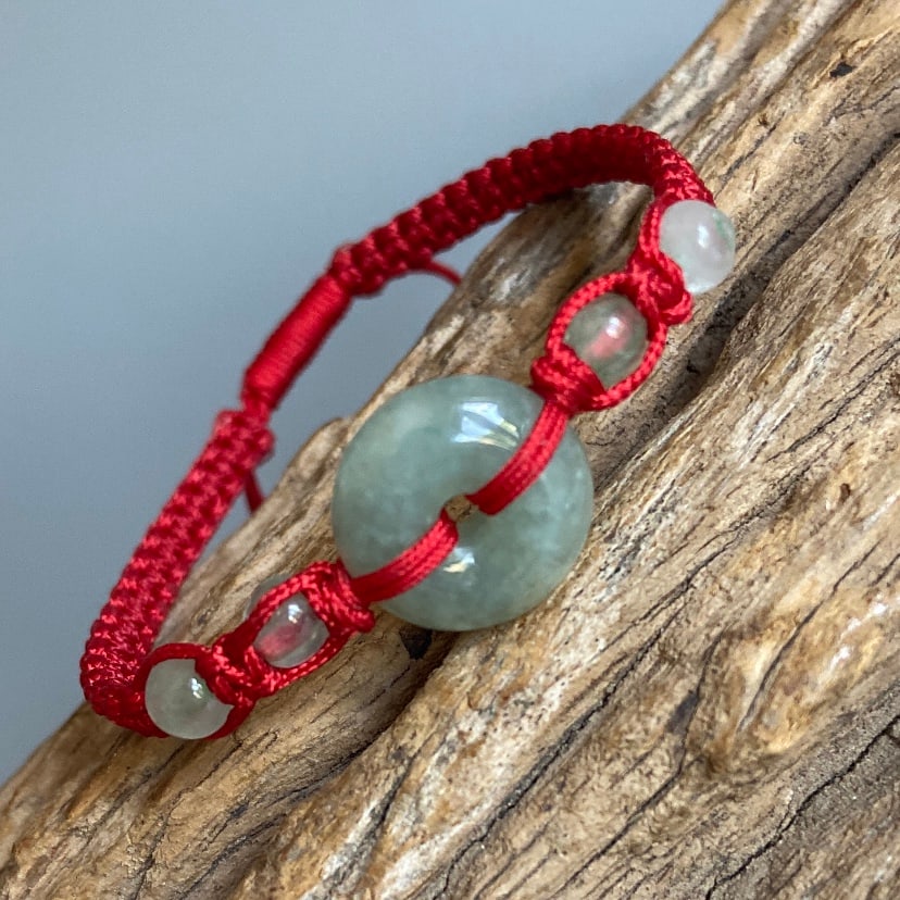 Tibetan Buddhist Bracelets with Jadeite Jade: Title:Tibetan Buddhist Bracelets with Jadeite JadeDescription:Tibetan Buddhist Bracelets for Women and Men adjustable size Handmade from Red string/rope With Jadeite Donut Ping An Kou 1.
