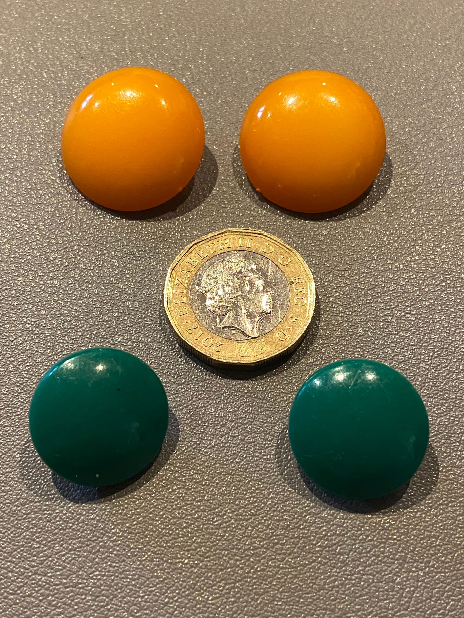 Vintage 2 pairs of Amber Butterscotch Bakelite and Green Bakelite Earrings - 7