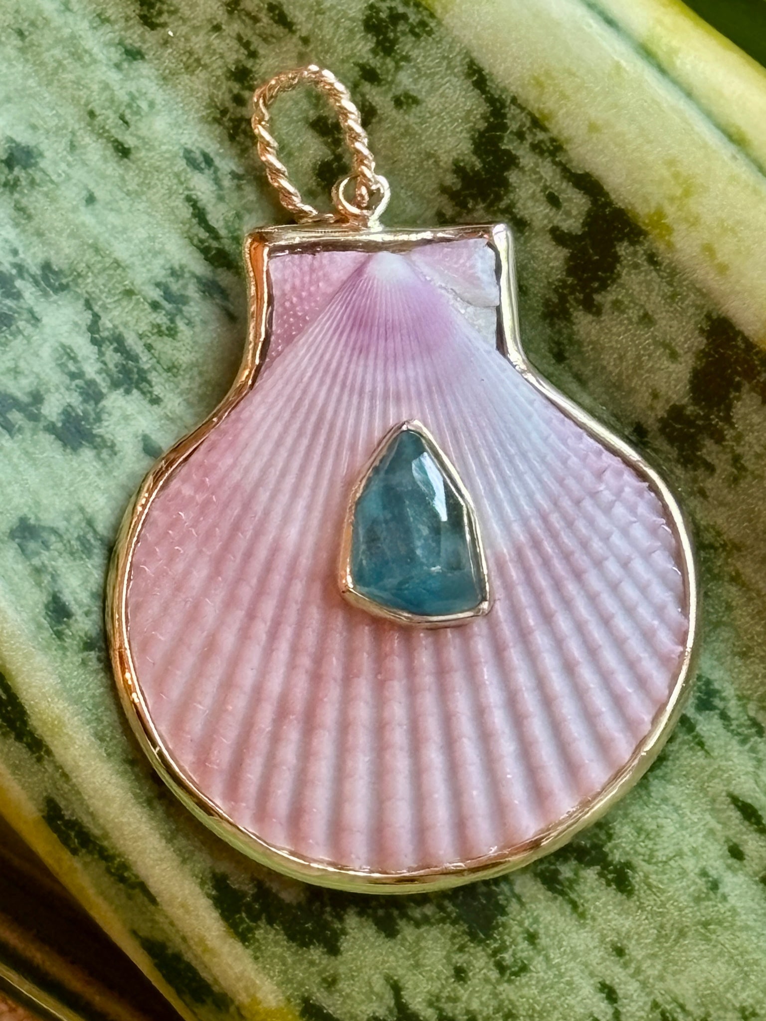10-karat Gold Scallop Pendant with Tourmaline (1 of 2)