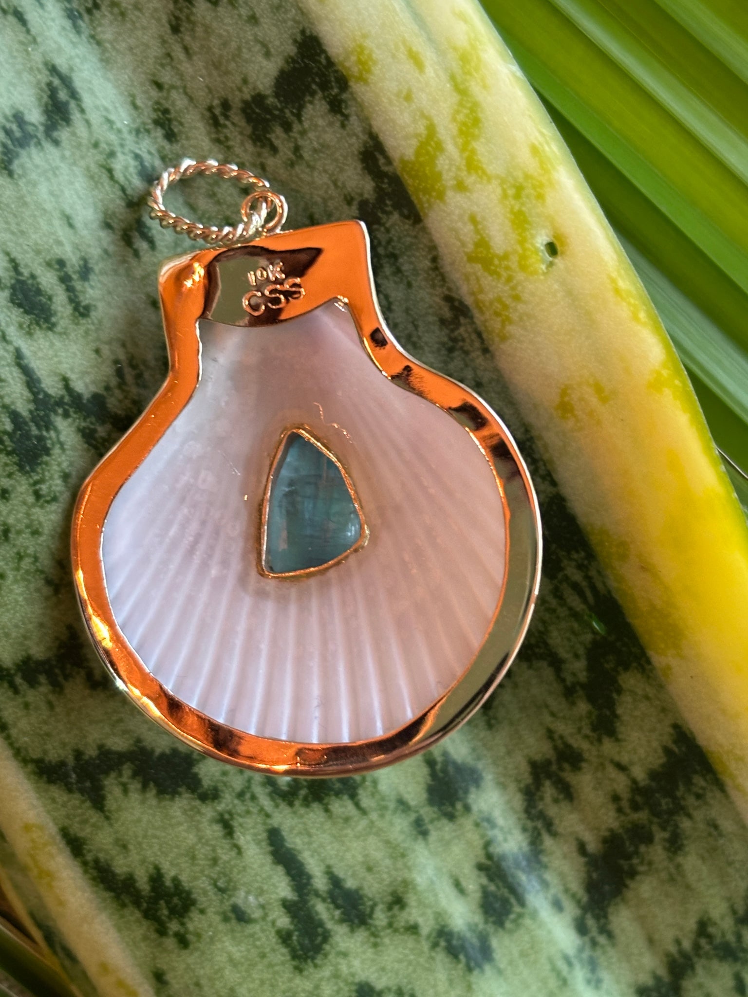 10-karat Gold Scallop Pendant with Tourmaline - 2