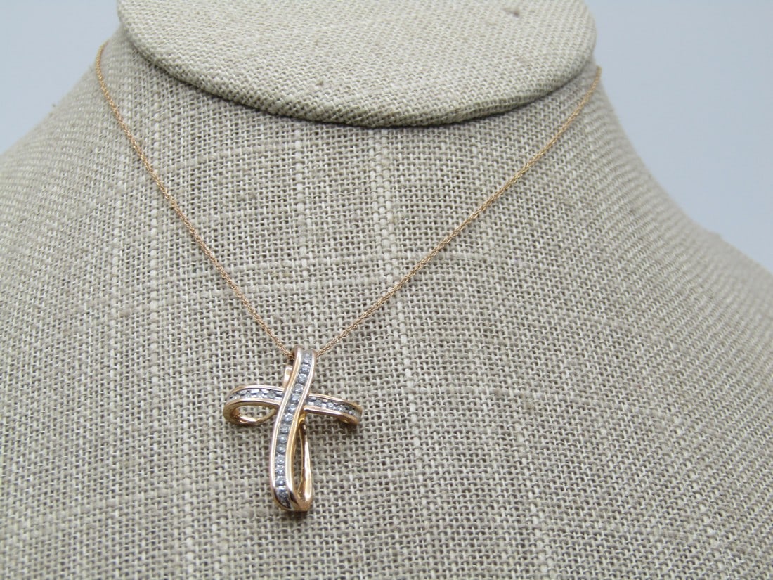Vintage 10kt Diamond Cross Necklace 18", Signed, Zales: Title:Vintage 10kt Diamond Cross Necklace 18", Signed, ZalesDescription:Vintage 10kt Diamond Cross Necklace 18", Signed, Zales. This comes in its Zales tan original box. it is signed XL and marked