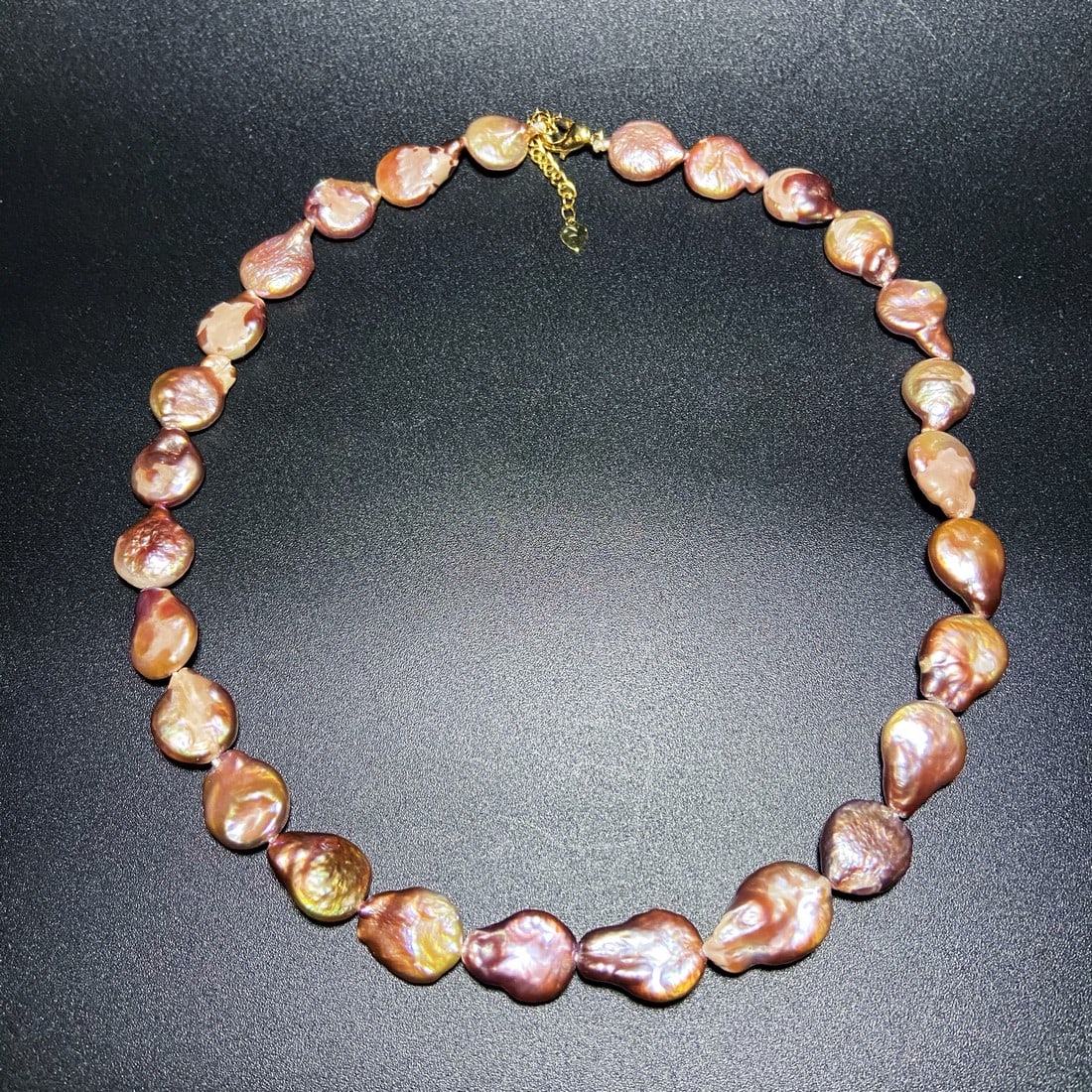 Tahitian Lavender Baroque pearls Necklace: Title:Tahitian Lavender Baroque pearls NecklaceDescription:Tahitian Lavender Baroque pearls Necklace Baroque shaped pearls have a noticeably irregular appearance, which means that they may have