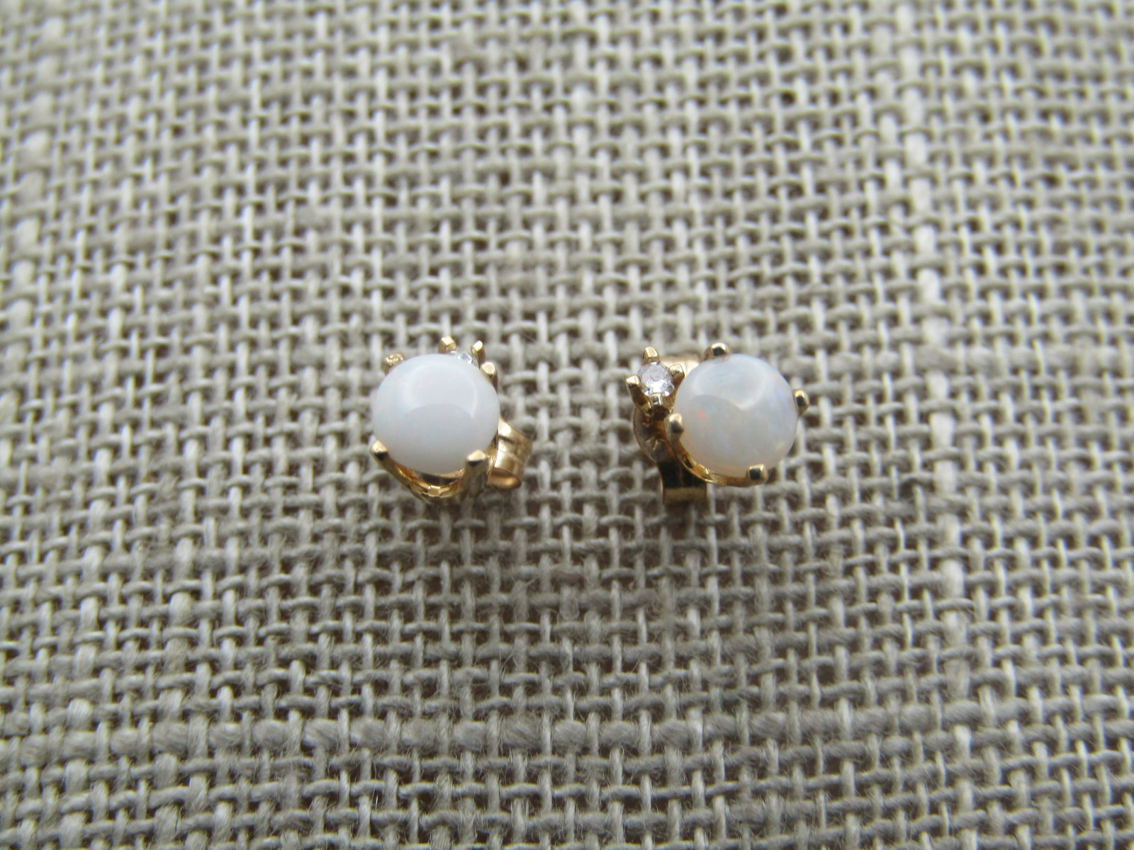 Vintage 14kt Opal Diamond Stud Earrings, Pierced, Original Box, 1970's-1980's, Signed JED.: Title:Vintage 14kt Opal Diamond Stud Earrings, Pierced, Original Box, 1970's-1980's, Signed JED.Description:Vintage 14kt Opal Diamond Stud Earrings, Original Box, 1970's-1980's, Pierced, Signed