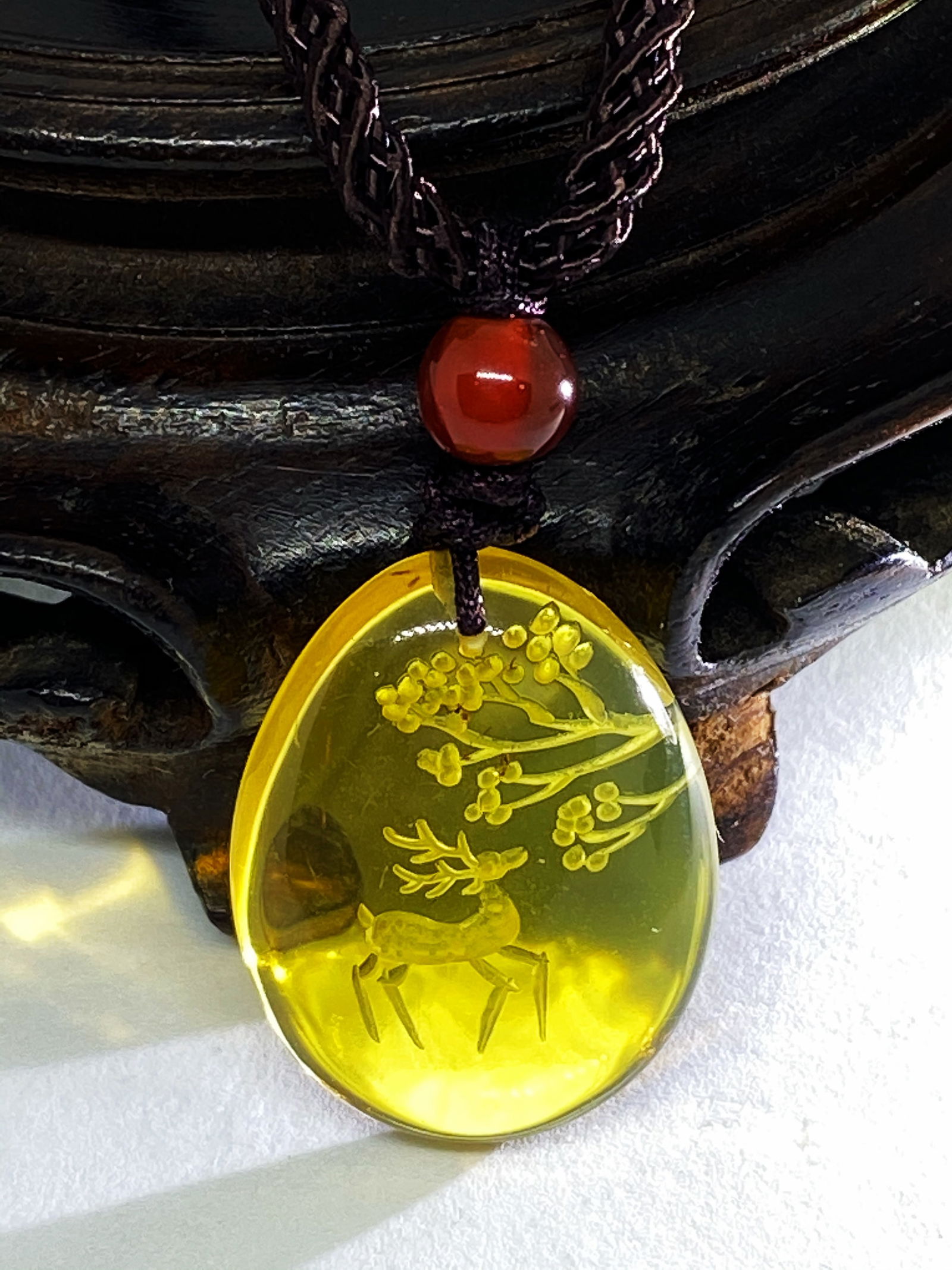Golden Blue Amber carving Sika Deer and Tree Amulet Pendant: Title:Golden Blue Amber carving Sika Deer and Tree Amulet PendantDescription:An extraordinary Burmese High-clarity Golden Blue Amber carving Sika Deer and Tree Amulet Pendant/Necklace Size of amber: