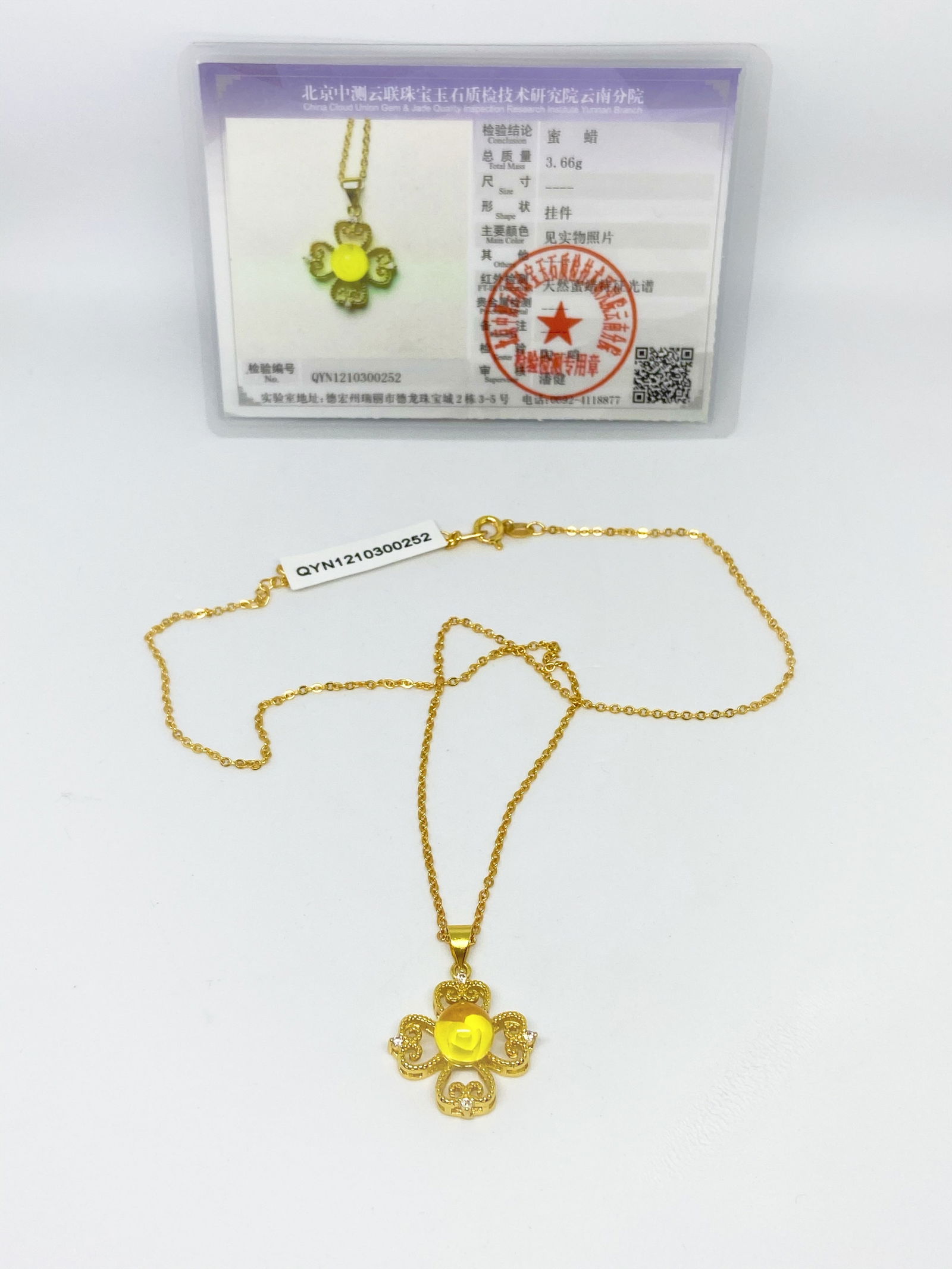 Gold gilt 925 Silver inlaid carved 3D flower Necklace: Title:Gold gilt 925 Silver inlaid carved 3D flower NecklaceDescription:Gold plated silver Golden amber carving flower lucky four leaf clover necklace--certificated Burma Original- Special carving