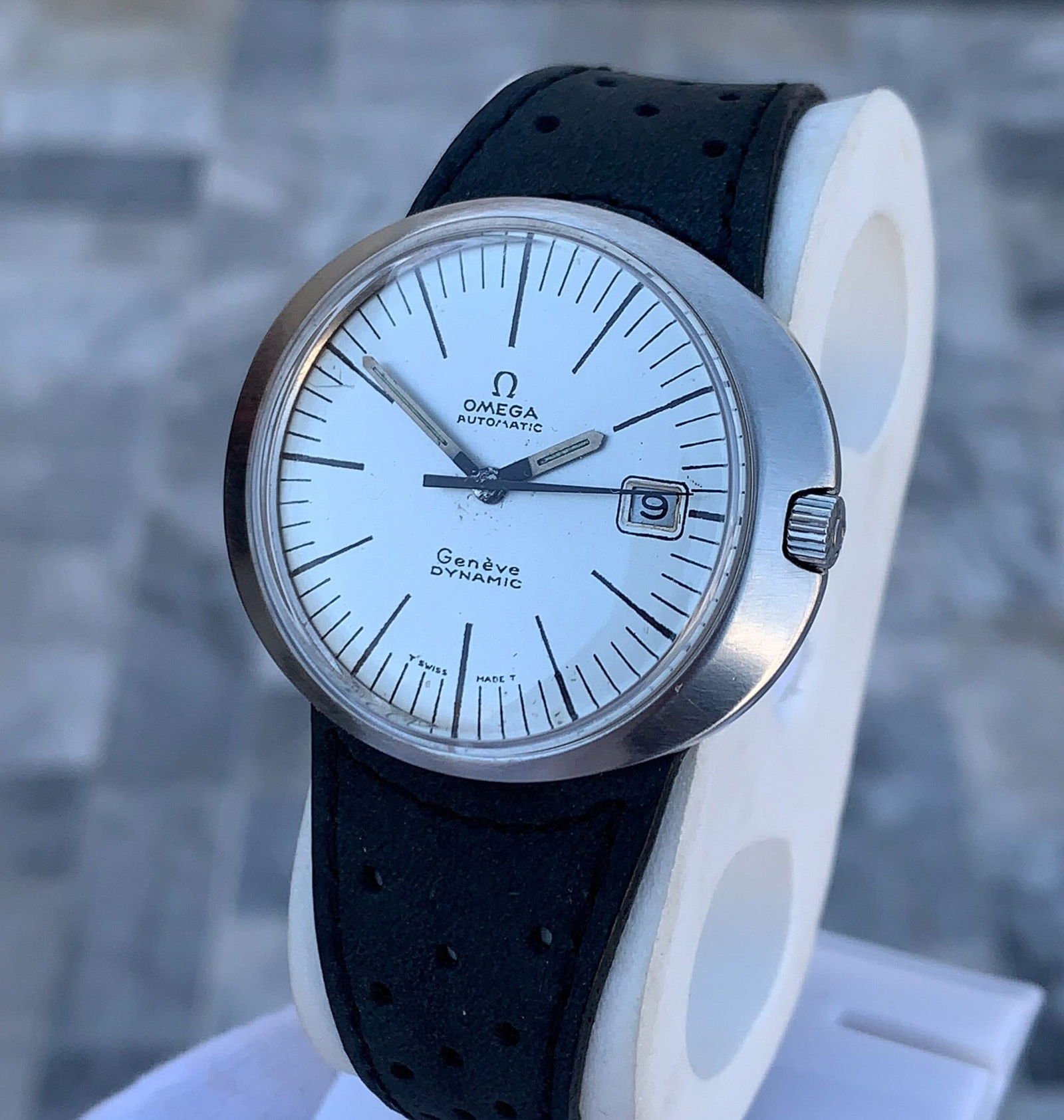 Vintage Omega Geneve Dynamic Automatic Old Watch Good condition: Vintage from the 1960s Band material: Leather Materials: Stainless steel Power: Mechanical Readout: Analog Can be personalized Vintage Omega Geneve Dynamic Automatic Old Watch Good condition