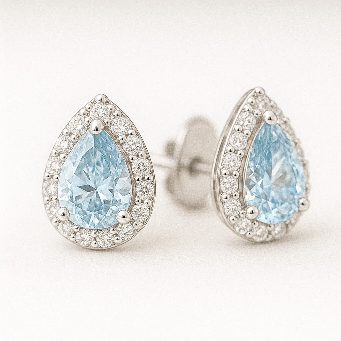 Lab-grown diamond 2.00 CT Emerald-Cut Diamond Bezel-Set Ring in 14K White Gold: Title: lab-grown diamond 2.00 CT Emerald-Cut Diamond Bezel-Set Ring in 14K White Gold Description: This unique lab-grown diamond diamond ring showcases a 2.00 carat emerald-cut center stone in a bezel