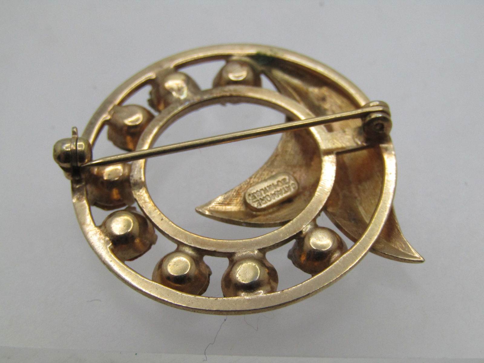 Vintage 12kt G.F. Rhinestone Floral/Leaf Circle Brooch, Catamore, 1960's - 4