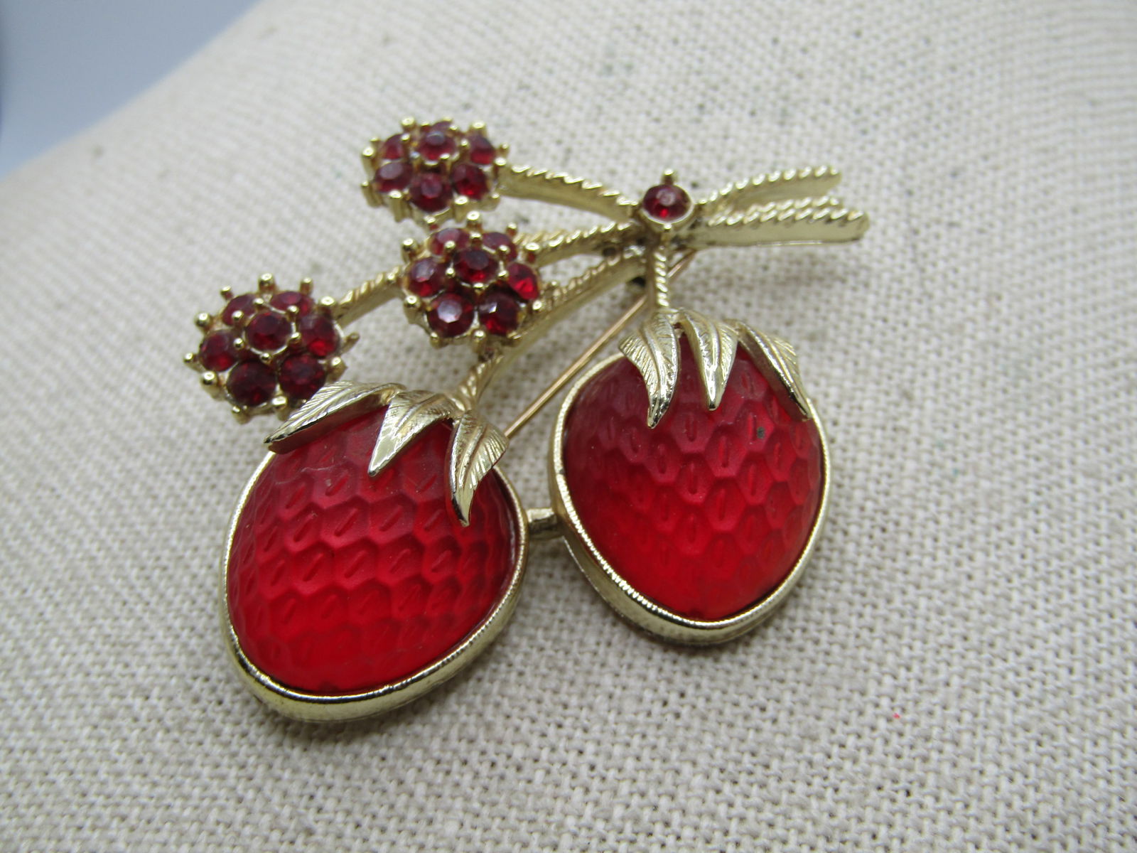 Vintage Strawberries & Rhinestones Brooch, Sarah Coventry, 1960's-1970 - 2