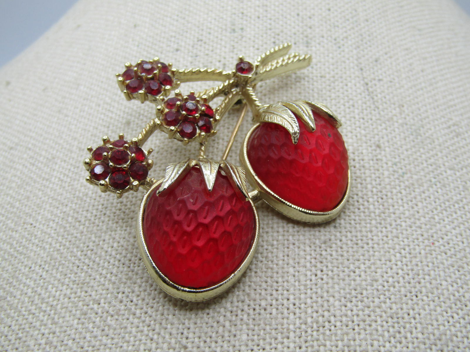 Vintage Strawberries & Rhinestones Brooch, Sarah Coventry, 1960's-1970 - 6