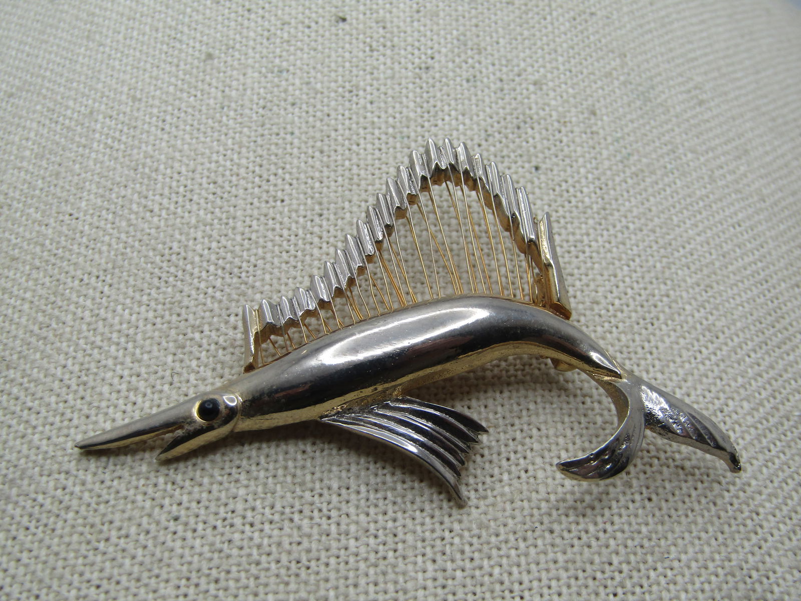 Vintage Sailfish Brooch, 1960's-1970's, 2.5" by 1.5" - 4