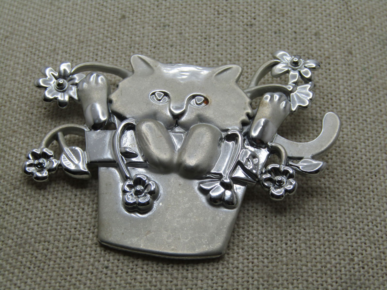 Vintage Cat in Flower Pot Brooch, Signed AJC, 1980's - 3