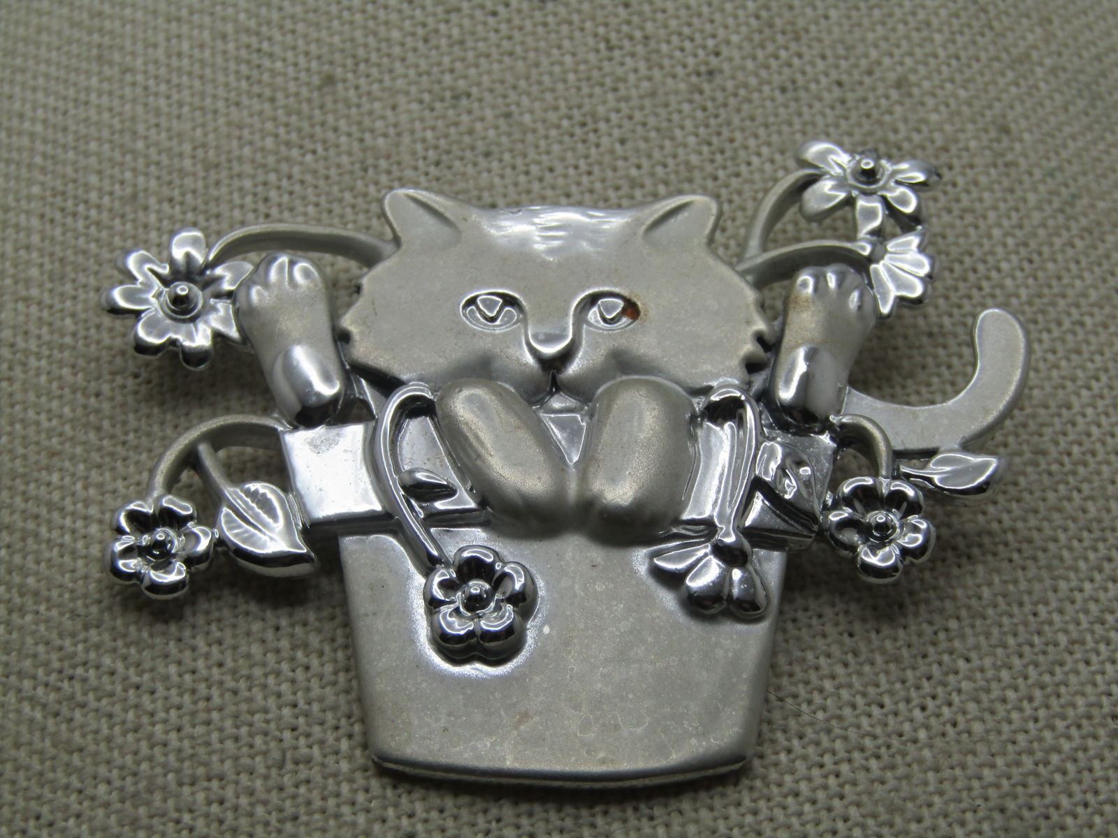 Vintage Cat in Flower Pot Brooch, Signed AJC, 1980's - 4