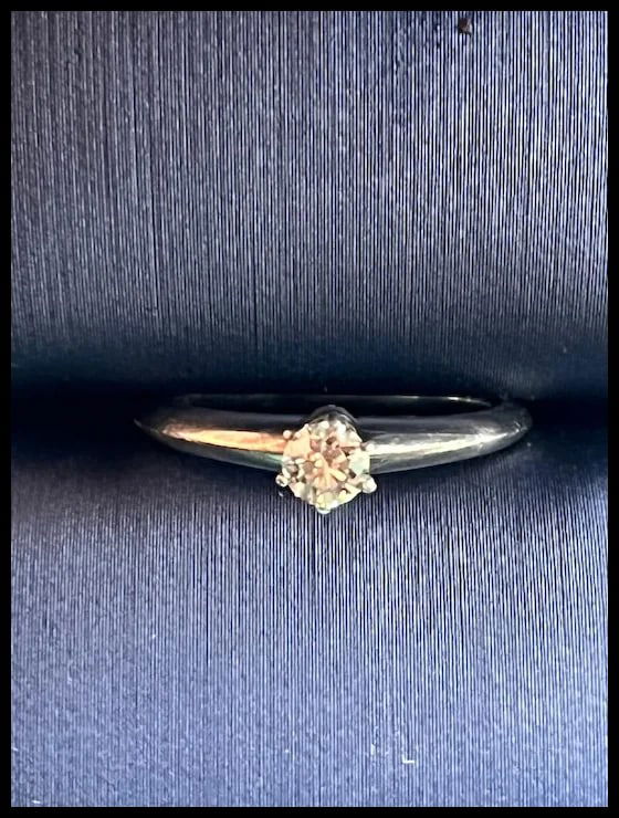 Estate The Tiffany Classic Setting Tiffany & Co. Engagement Ring in Platinum - 3