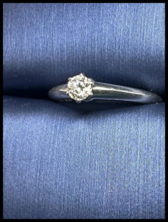 Estate The Tiffany Classic Setting Tiffany & Co. Engagement Ring in Platinum - 5