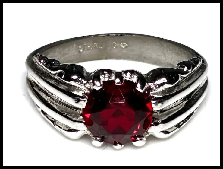 Vintage Sterling Silver Red Stone Ring - 2