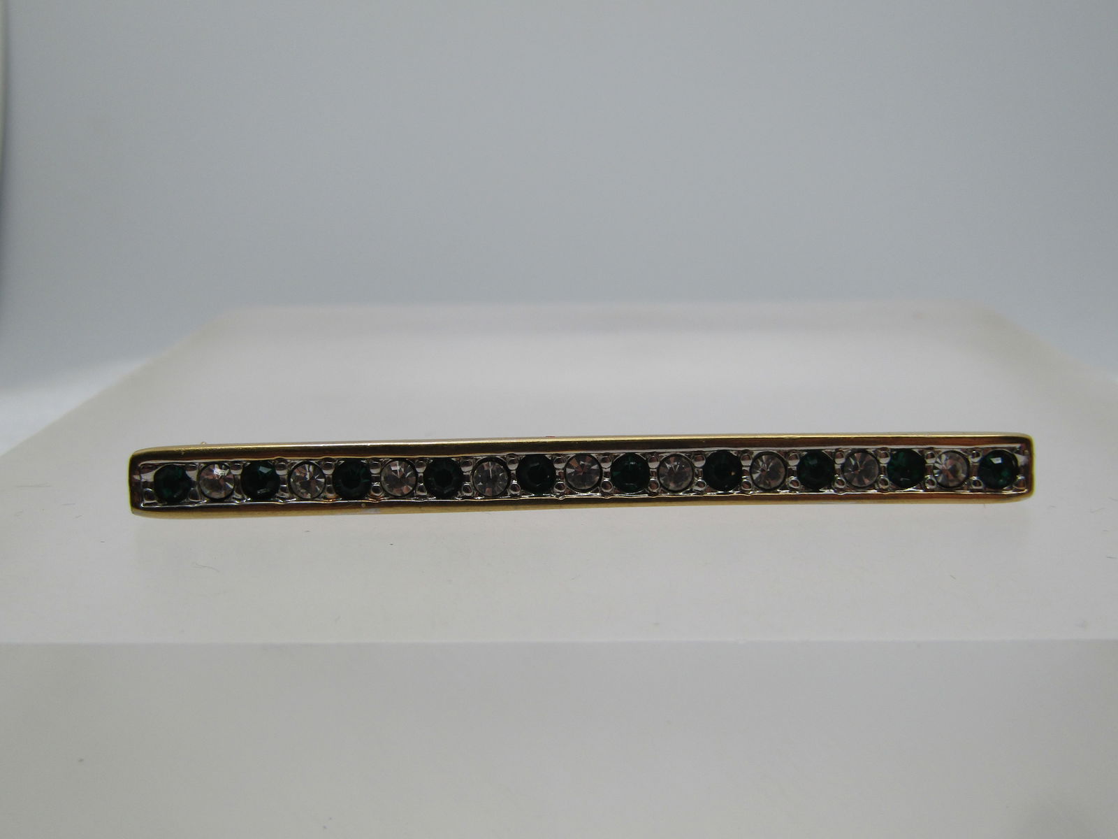 Vintage Swarovski Green/Clear Crystal Bar Brooch, Signed SAL, 1970's-1980's: Vintage Swarovski Green/Clear Crystal Bar Brooch, Signed SAL, 1970's-1980's. gold tone with long locking clasp. It is appx. 2.5" wide and .25" tall with alternating clear and emerald green crystals