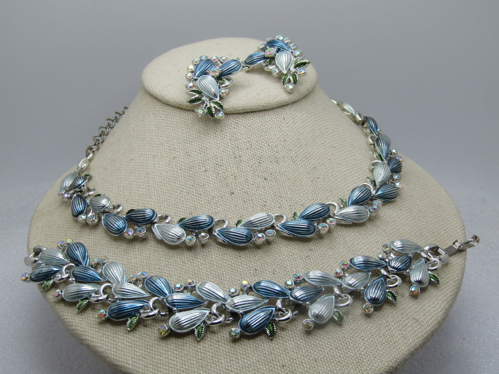 Vintage Enameled Leaf &Ridge Accents Bracelet/Earrings, Signed BSK , 1960's - 2