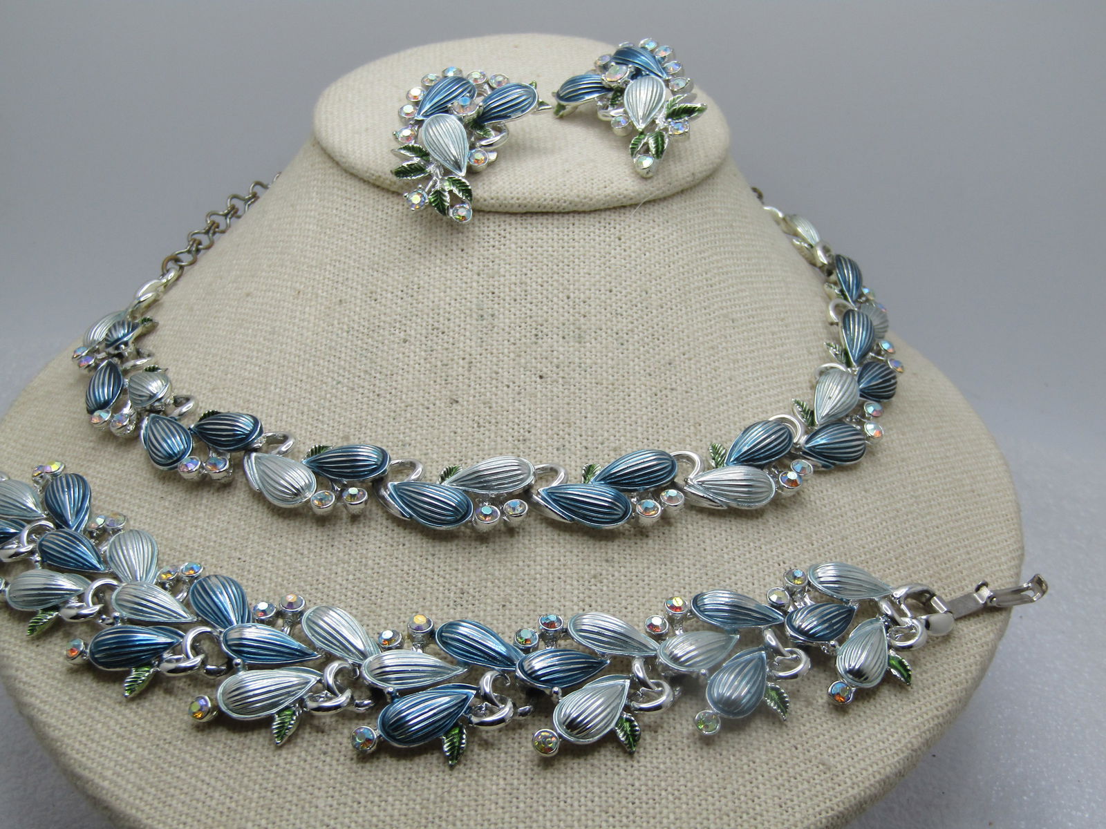 Vintage Enameled Leaf &Ridge Accents Bracelet/Earrings, Signed BSK , 1960's - 3