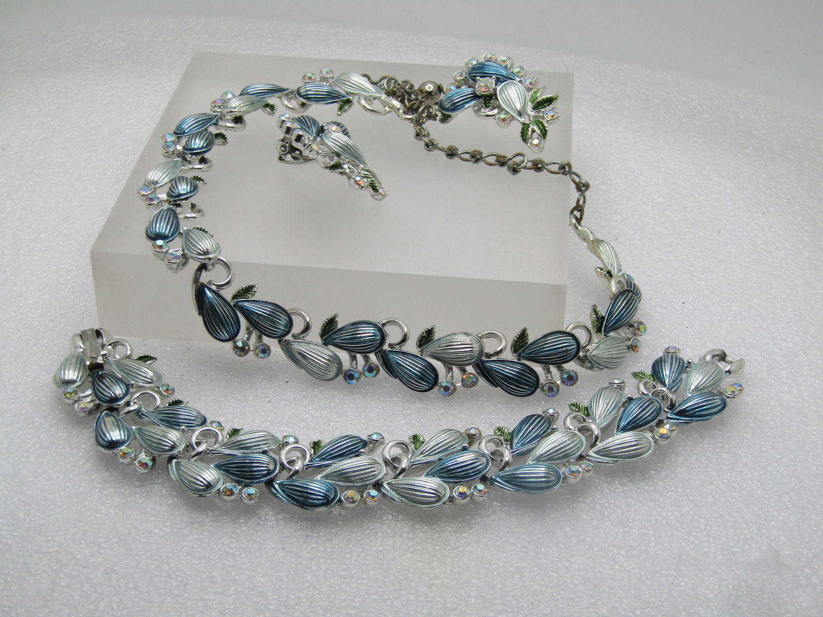 Vintage Enameled Leaf &Ridge Accents Bracelet/Earrings, Signed BSK , 1960's - 5