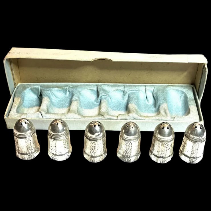 Vintage S.C.S. Co. Hammered Sterling Silver Mini Salt and Pepper Shakers in Original Presentation (1 of 9)