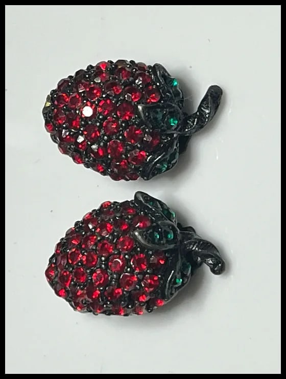 Vintage Weiss Strawberry Brooch and Clip Earring Set - 8