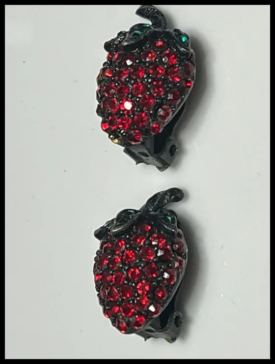 Vintage Weiss Strawberry Brooch and Clip Earring Set - 9