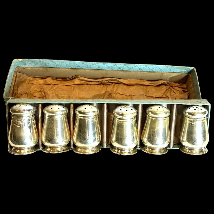 Vintage TWR Sterling Silver Mini Salt and Pepper Shakers in Original Presentation Box (1 of 7)