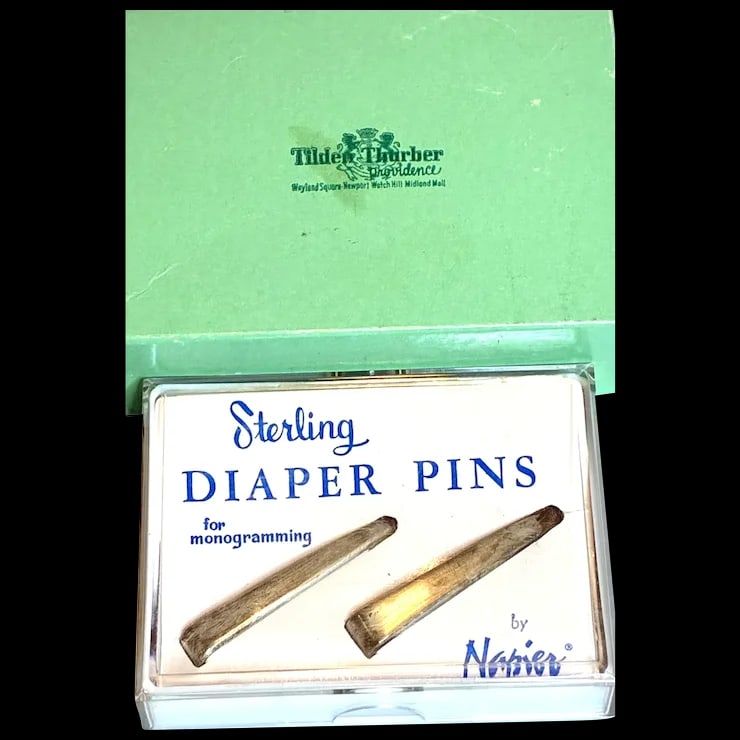 Vintage Napier Sterling Diaper Pins for Baby in Original Box: Title: Vintage Napier Sterling Diaper Pins for Baby in Original Box Description: Vintage Napier Sterling Diaper Pins for Baby in Original BoxHallmarked: SterlingWeighs: 12 gramsMeasures: Size of