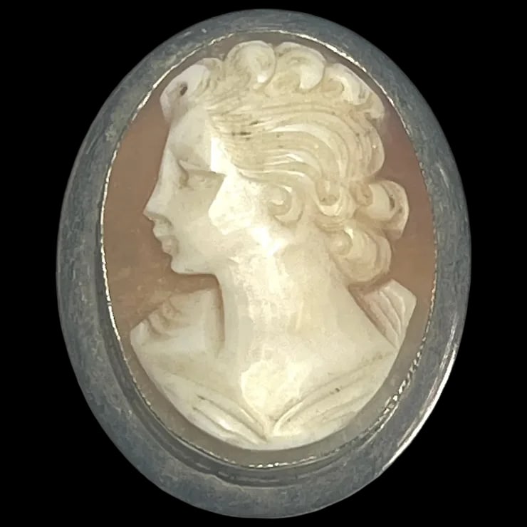 Vintage AMCO 14k GF Cameo Brooch/ Pendant: Title: Vintage AMCO 14k GF Cameo Brooch/ Pendant Description: Vintage AMCO 14k GF CameoHallmarked: 1/20 14k GF AMCOTotal Weighs: 4.6 gramsMeasures Approx: 1..25 x 1 inch Vintage Materials: Hallmarked: