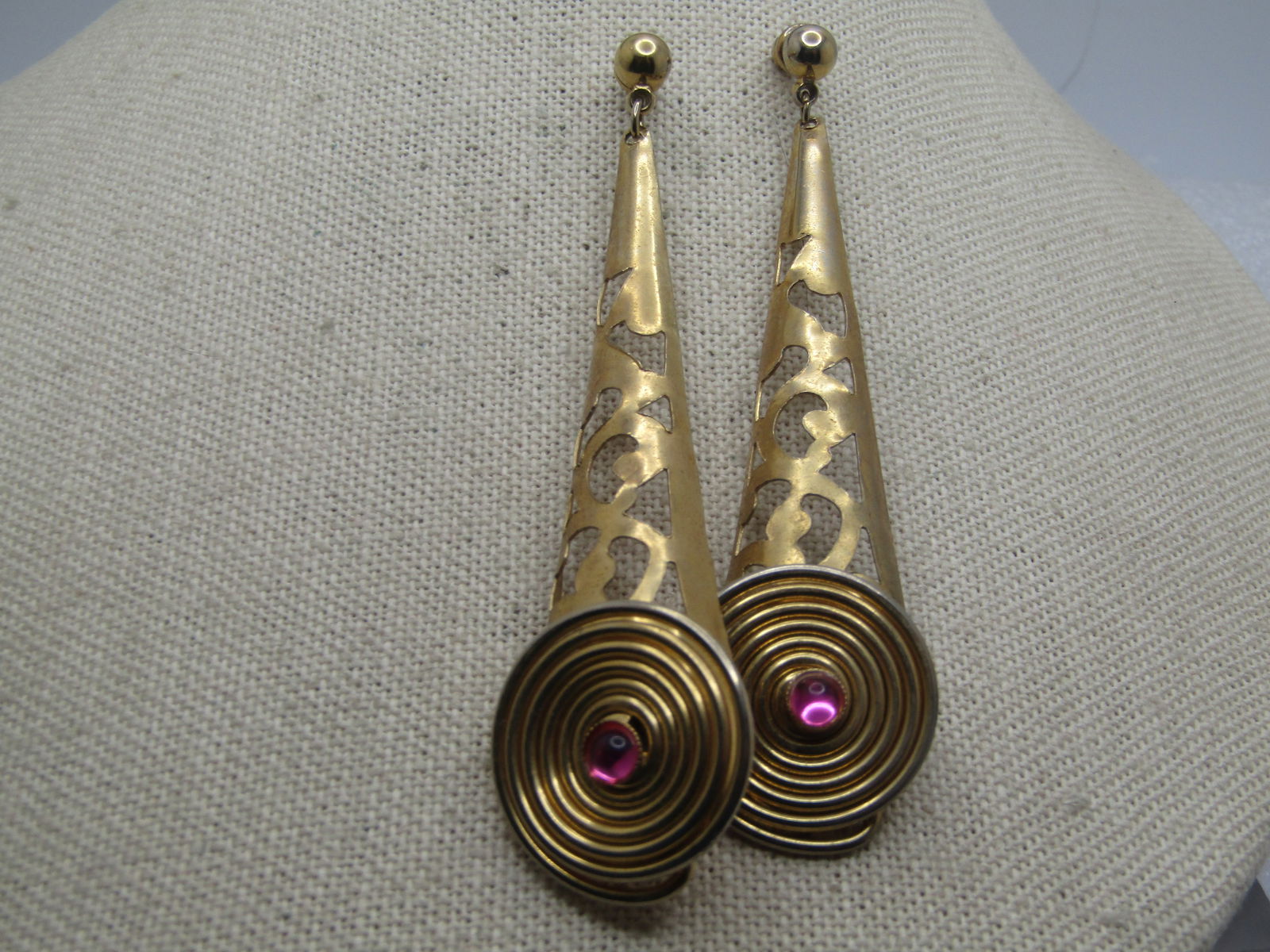 Vintage 1960's Mod Spiral Drop Earrings, Pierced: Vintage 1960's Mod Spiral Drop Earrings, Pierced. Gold tone with long tapered and rounded cut-out drops with a spiral bottom with a pink glass 4mm bead. The spiral is set on an angle at the bottom