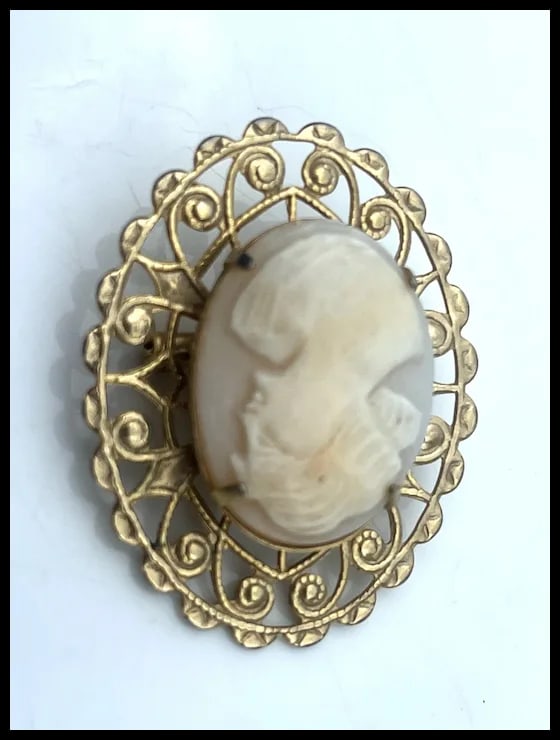 Vintage Shell Cameo Filigree Brooch - 6