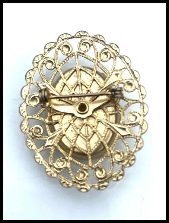 Vintage Shell Cameo Filigree Brooch - 7