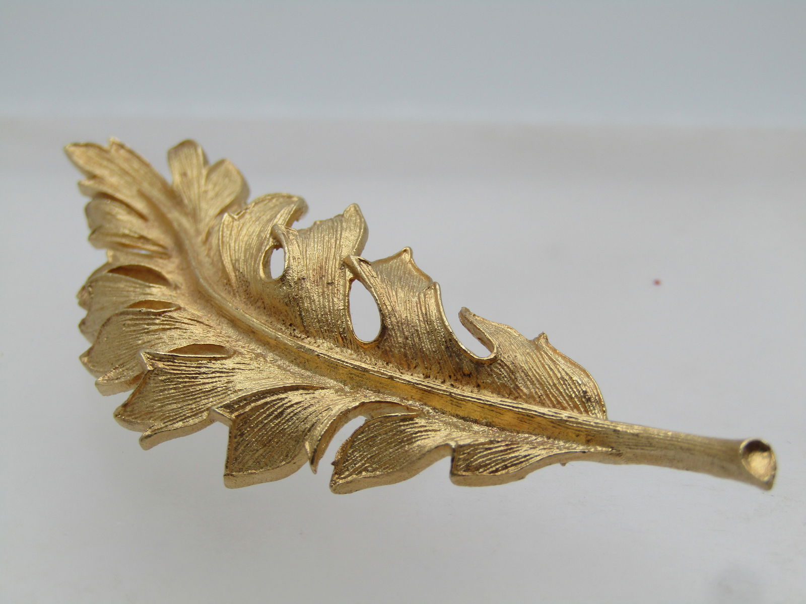 Vintage Coro 1961 Leaf Brooch, 3", Gold Tone - 6