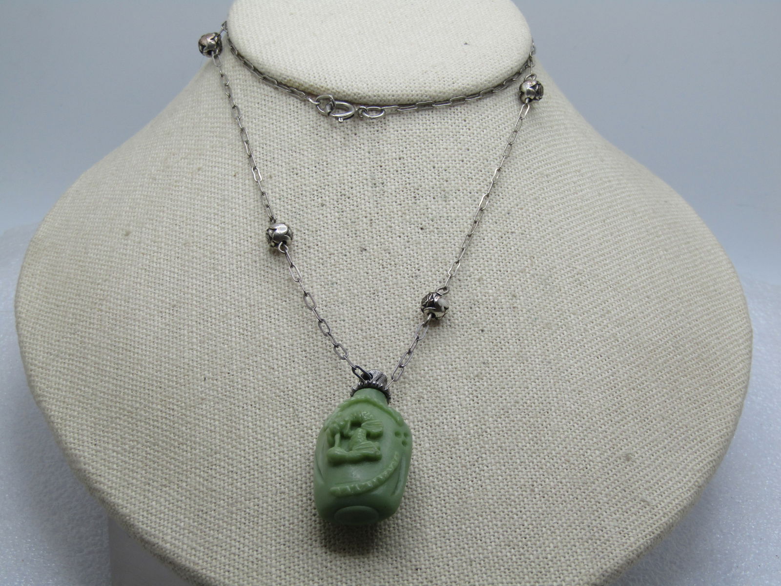 Vintage Hattie Carnegie Snuff Bottle Necklace 24", Rose Beads, 1960's.: Vintage Hattie Carnegie Snuff Bottle Necklace 24", Rose Beads. 1960's. This has a paper clip chain that is appx. 1.2mm wide chain with four rose blossom beads that are appx. 5.5mm wide. Spring