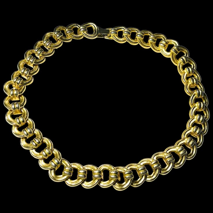 Vintage Heavy/ Oversized Gold Plated Statement Necklace: Title: Vintage Heavy/ Oversized Gold Plated Statement Necklace Description: Vintage Heavy/ Oversized Gold Plated Statement NecklaceHallmarked: No Hallmark SeenWeighs: 68 gramsMeasures Approx: 7.5 inch